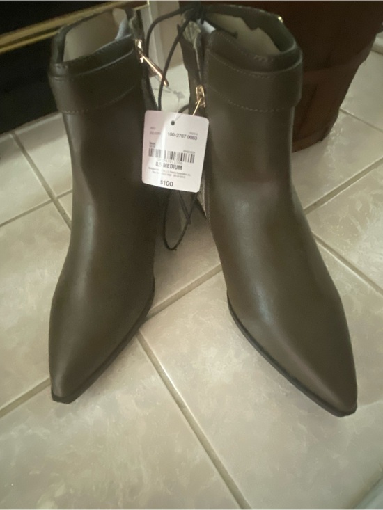 jcpenney Shoes - NWT Liz Claiborne Ankle Boots in Brown- Women's Fashion Boot. Size 8.5